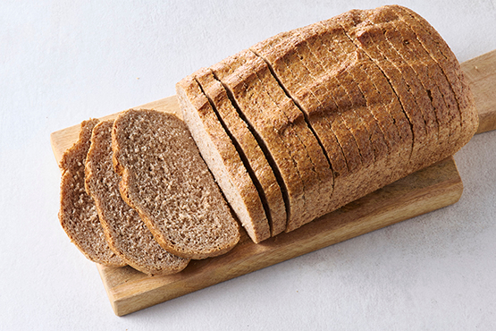 Bruin speltbrood, gesneden Boulangerie Nos Pilifs bio