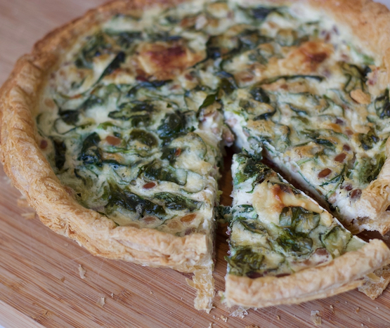 Quiche camembert, poire, mâche et coppa Atelier de Max