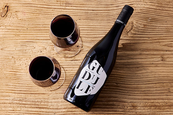 Retour du marché, vin rouge GUDULE bio