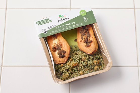 Patate douce farcie aux quinoa, épinard, feta & sauce persillée Pack'n Joy bio