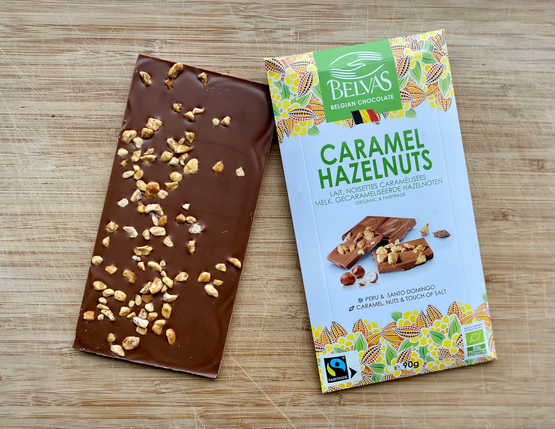 Melkchocolade met hazelnoten en karamel Belvas bio