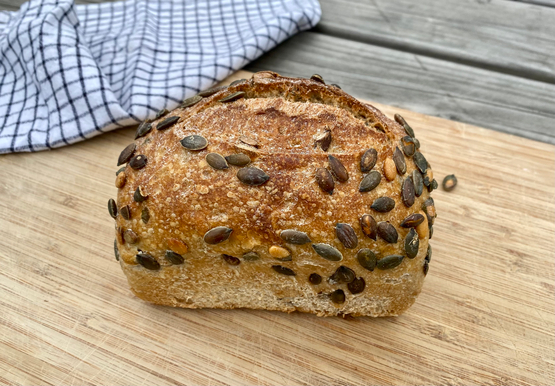 Meergranenbrood met pompoenpitten, niet gesneden La Boulangerie belge et bio bio