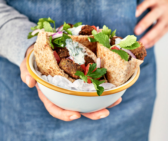 Pita aux falafels et sauce au yaourt bio