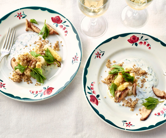 Asperges, yaourt aux herbes, quinoa belge aux shiitake pickles, recette de Damien Bouchéry bio