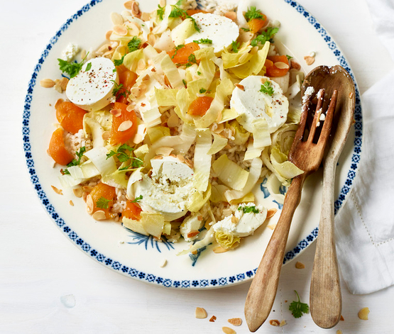 Salade de chicons, abricots secs, chèvre bio