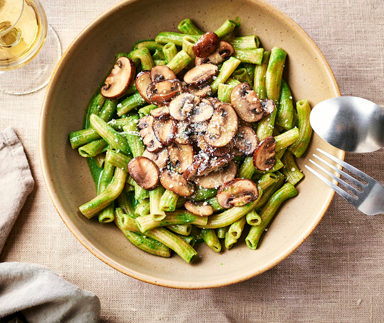Rigatoni frais au pesto de basilic et champignons bio