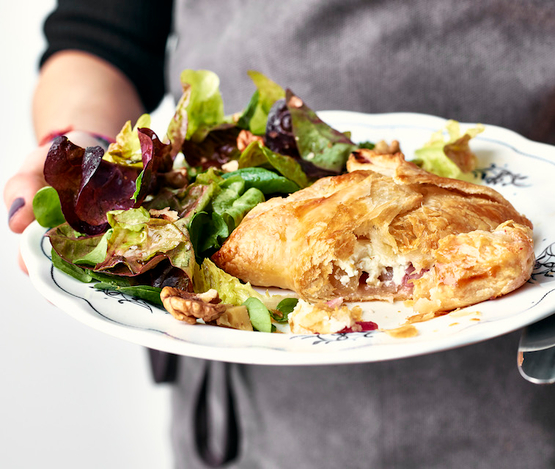 Feuilleté au chèvre & pommes caramélisées bio