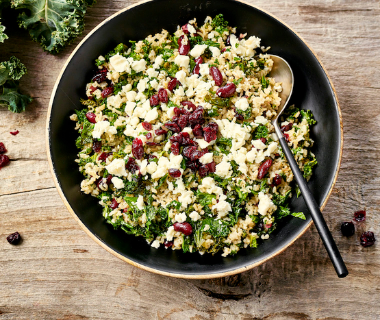 Salade millet au kale, cranberries & sauce aux agrumes bio