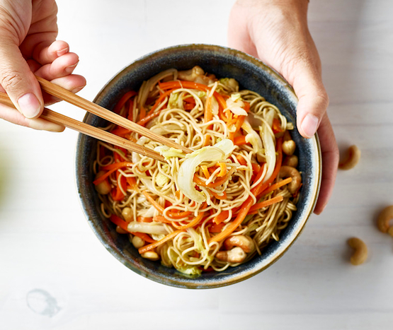 Nouilles sautées au chou chinois bio