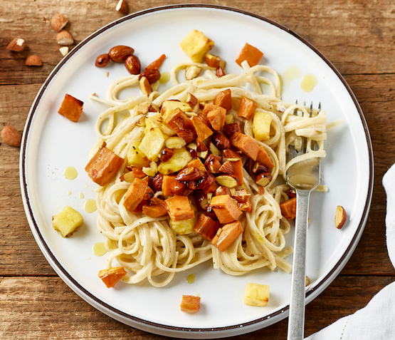 Spaghettis à la patate douce et à l'haloumi bio