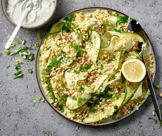 Carpaccio de courgettes, millet et labneh bio