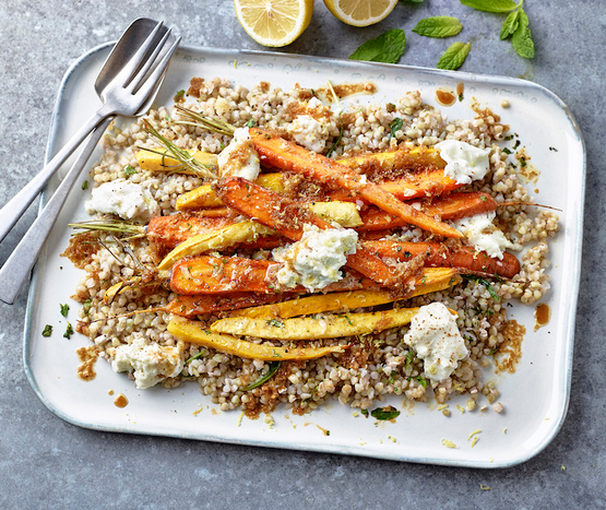 Salade de sarrasin aux carottes poêlées et feta bio