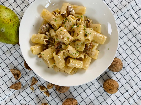 Rigatoni, crème de noix, poire, Mamé vî bleu bio