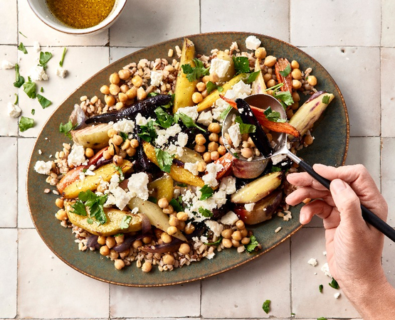 Salade de betteraves, carottes et pois chiches bio