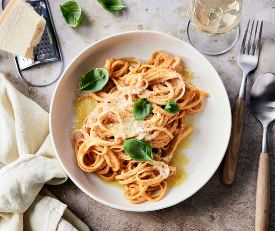 Verse linguine met paprikapesto bio