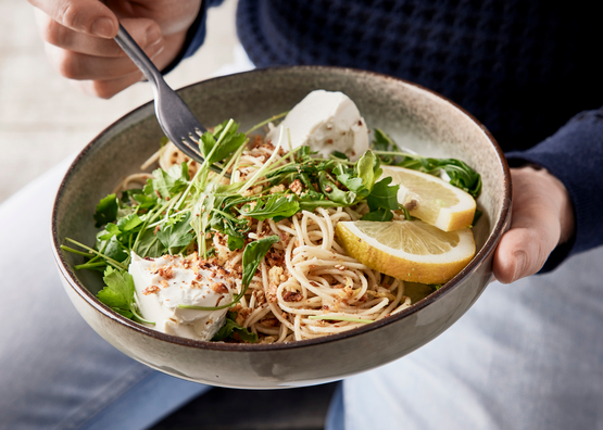 Spaghettis à l'ail, citron et labneh bio