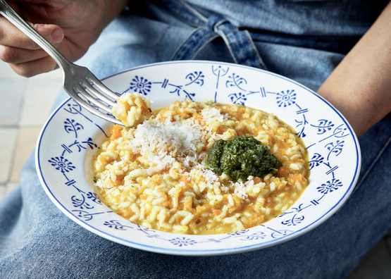 Risotto aux carottes et pesto de fanes bio