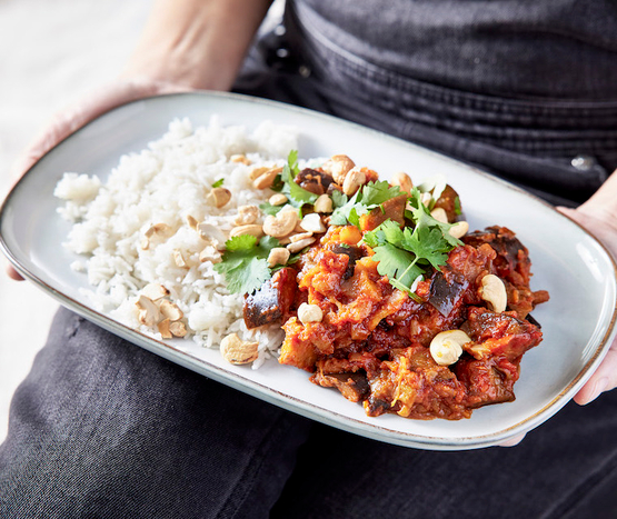 Aubergines au curry, riz à la noix de coco bio