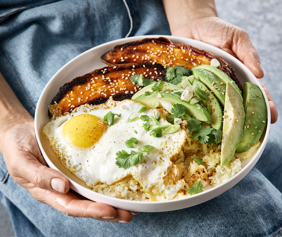 California bowl à la patate douce et à l'avocat