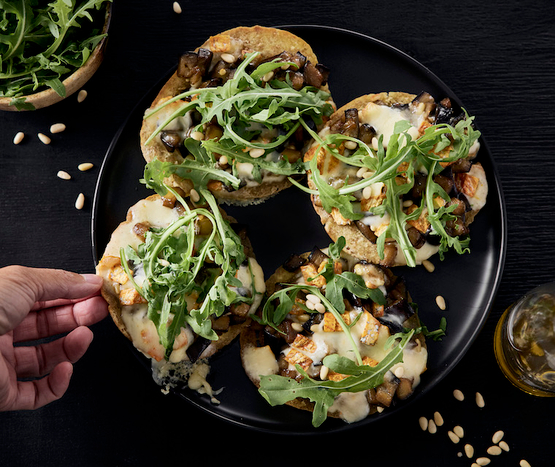 Mini pizzas aux aubergines et fromage bio