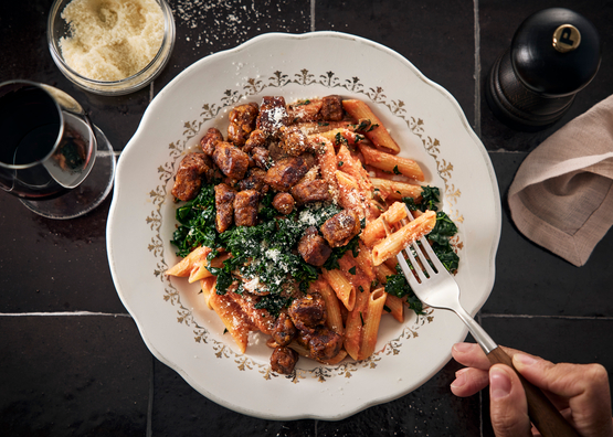 Penne sauce crémeuse aux tomates et tempeh mariné bio