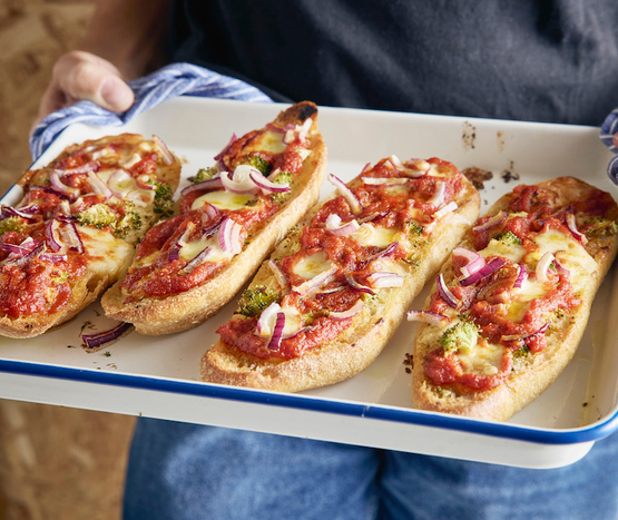 Pizza baguette, mozzarella et brocoli bio