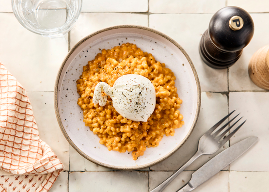 Fregola à la crème de poivrons et burrata bio