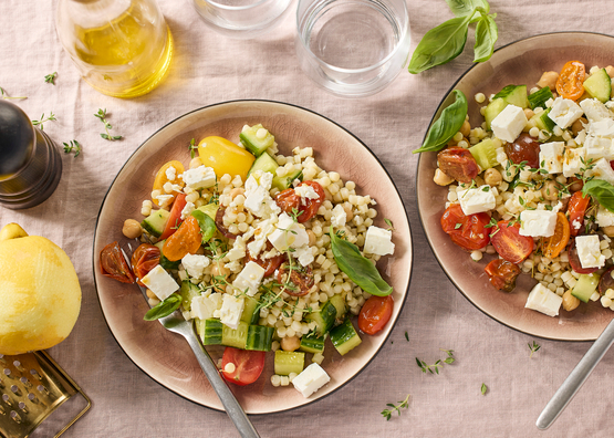 Salade de fregola, tomates cerises et burrata bio