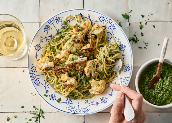 Spaghetti frais au pesto de roquette et chou-fleur rôti