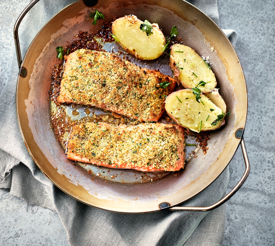 Saumon en croûte de gremolata, salade fenouil orange bio