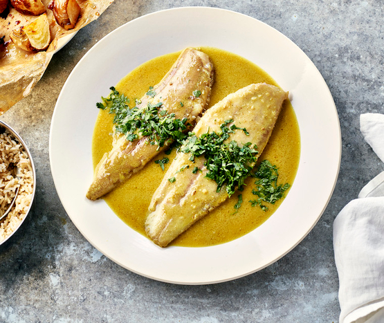Poisson poché au lait de coco, patates douces rôties au miel bio