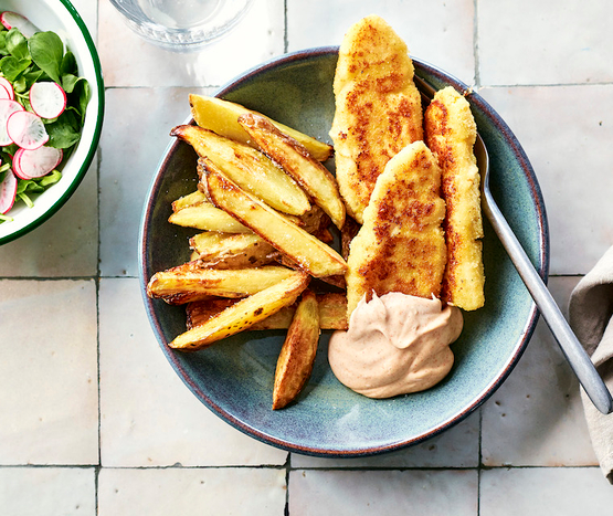 Fish sticks, frites et salade de radis