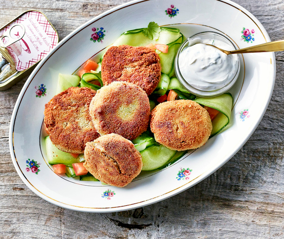 Croquettes de sardines et salade de concombre bio