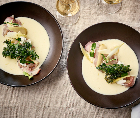 Aiglefin mariné aux arachides, mousseline de poires-chicons et chips de kale, recette de Stefan Jacob
