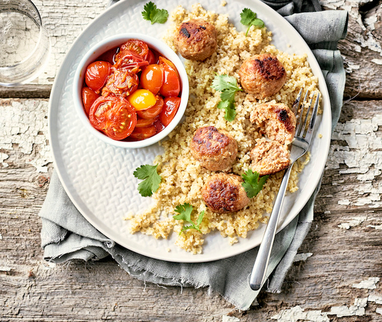 Kefta de volaille à l’orientale, sauce aux tomates cerises & millet