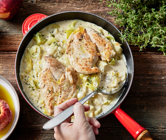 Poulet, fondue de poireaux et orzo
