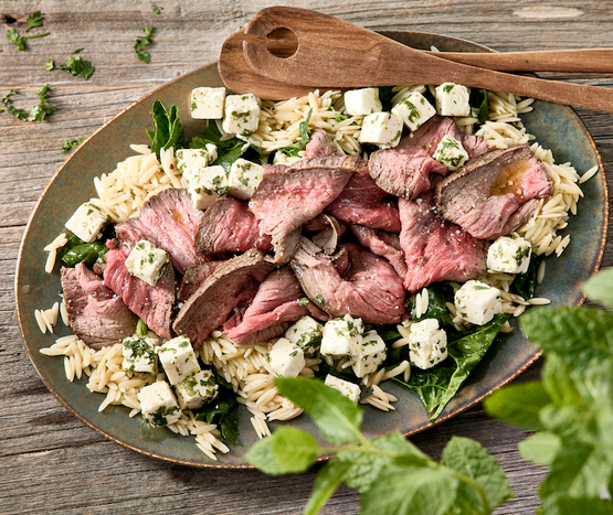 Rosbif, salade de concombre et feta marinée