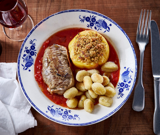 Moineaux sans tête et gratin de tomates