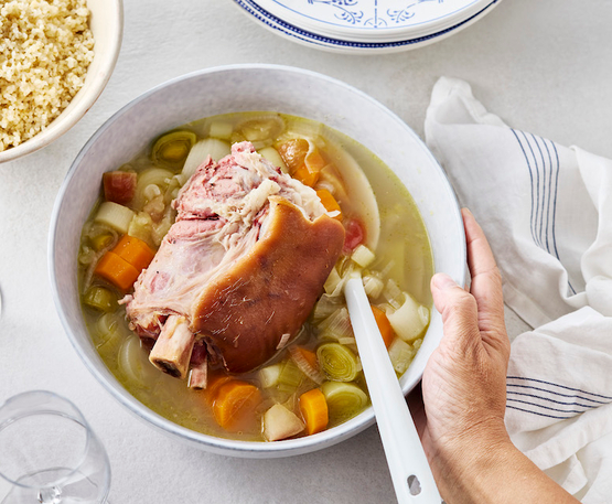 Cocotte de jambonneau aux légumes, couscous complet