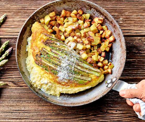 Omelette soufflée aux asperges et ricotta
