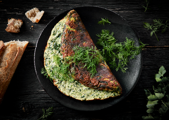 Omelette soufflée aux herbes et aux épinards