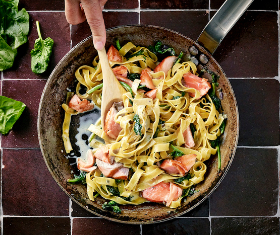 Tagliatelles fraîches au saumon grillé