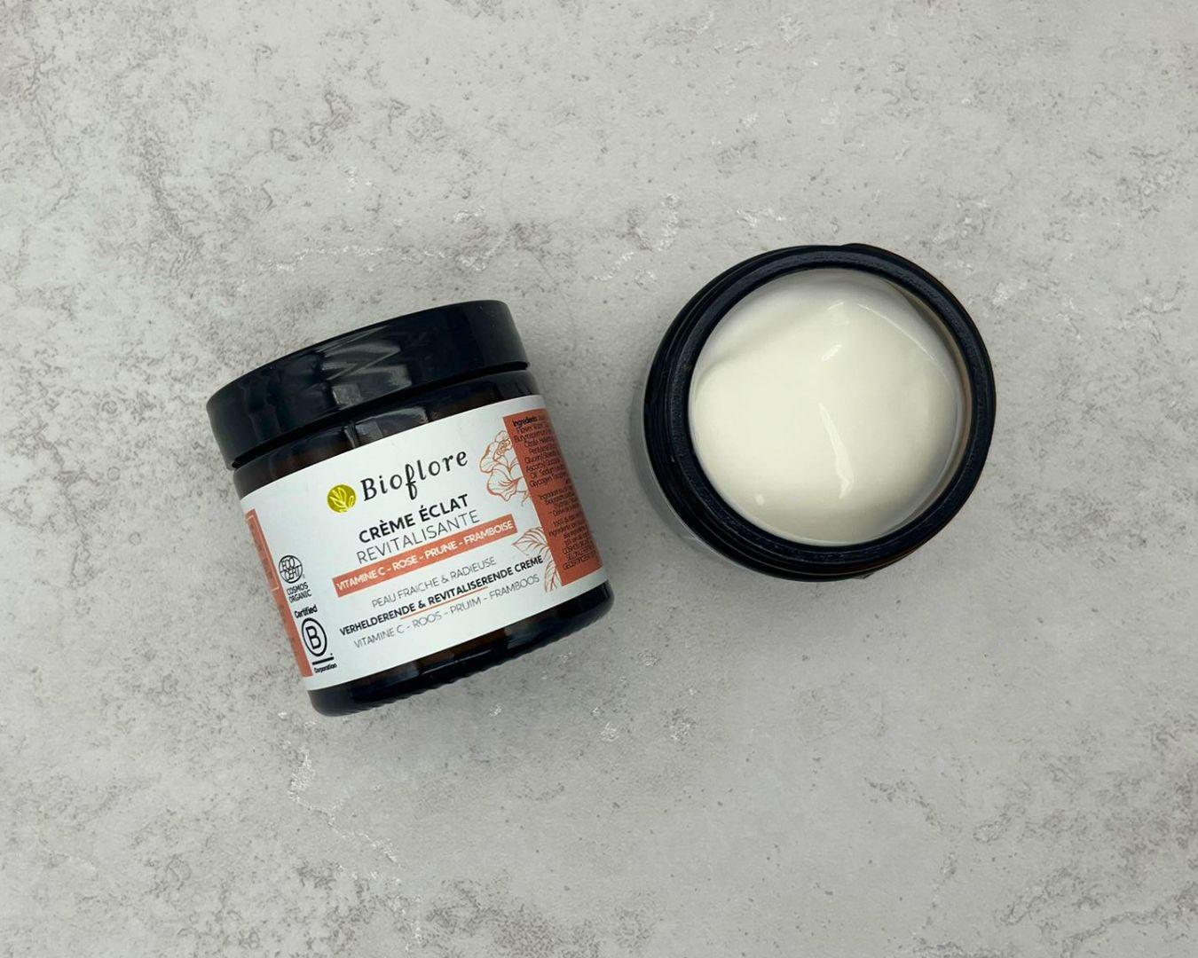 Acheter Crème éclat revitalisante à la rose, prune et framboise en ligne