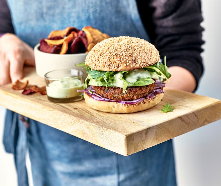Burger et chips de Yuca, recette avec Oxfam Magasins du Monde