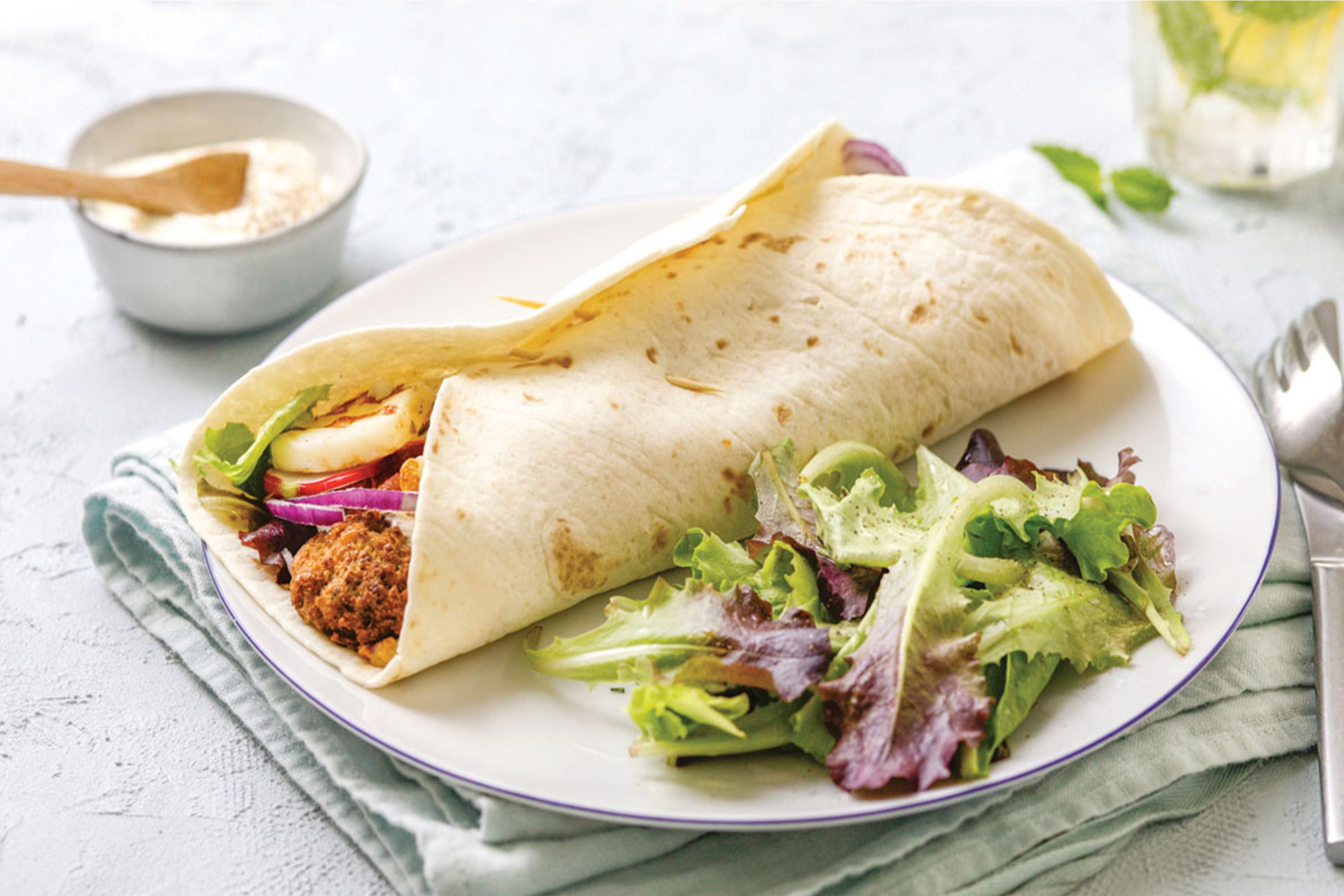 Kopen Kleurrijke wrap met falafel