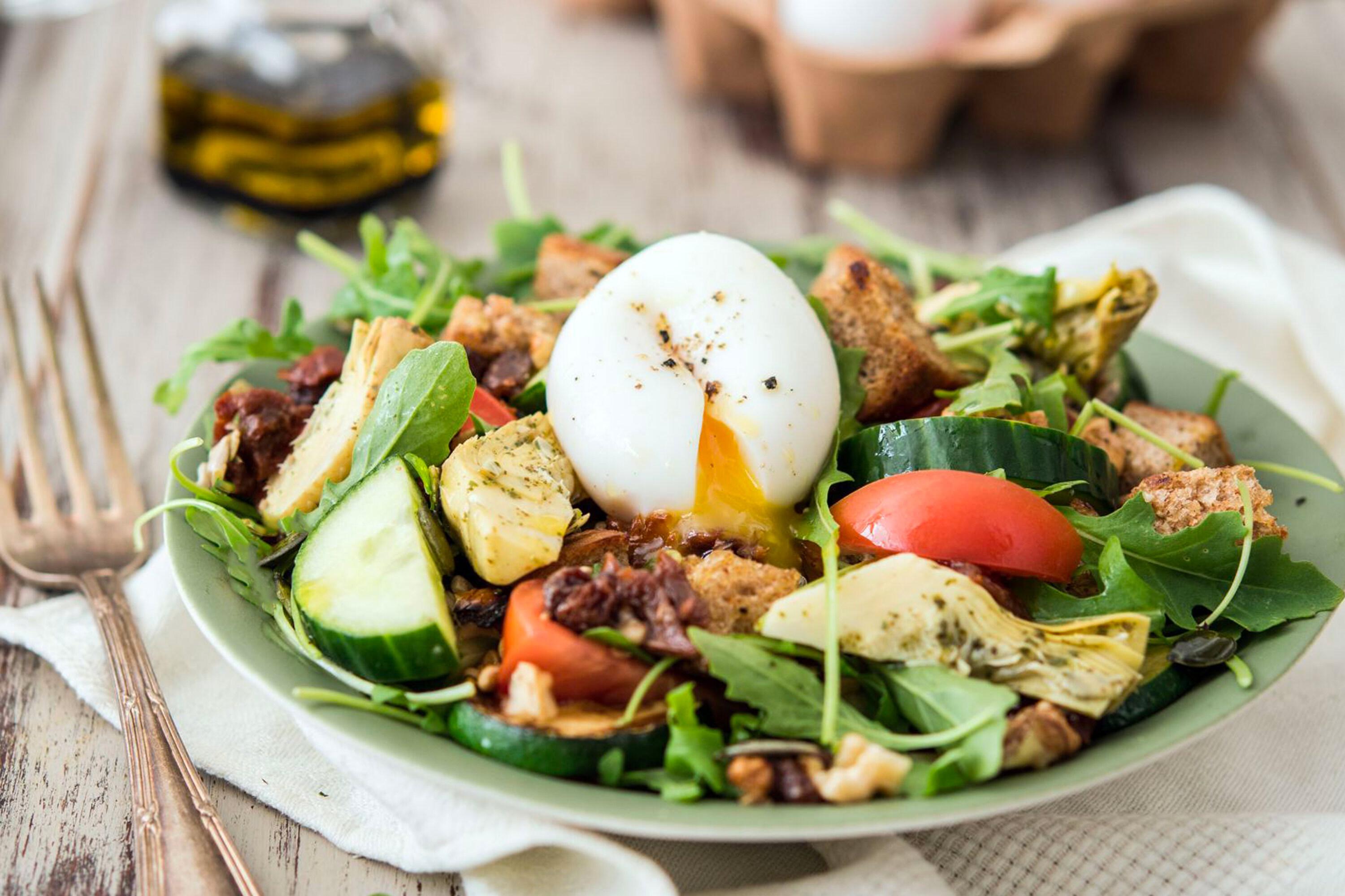 Salade aux coeurs d'artichaut et oeuf mollet