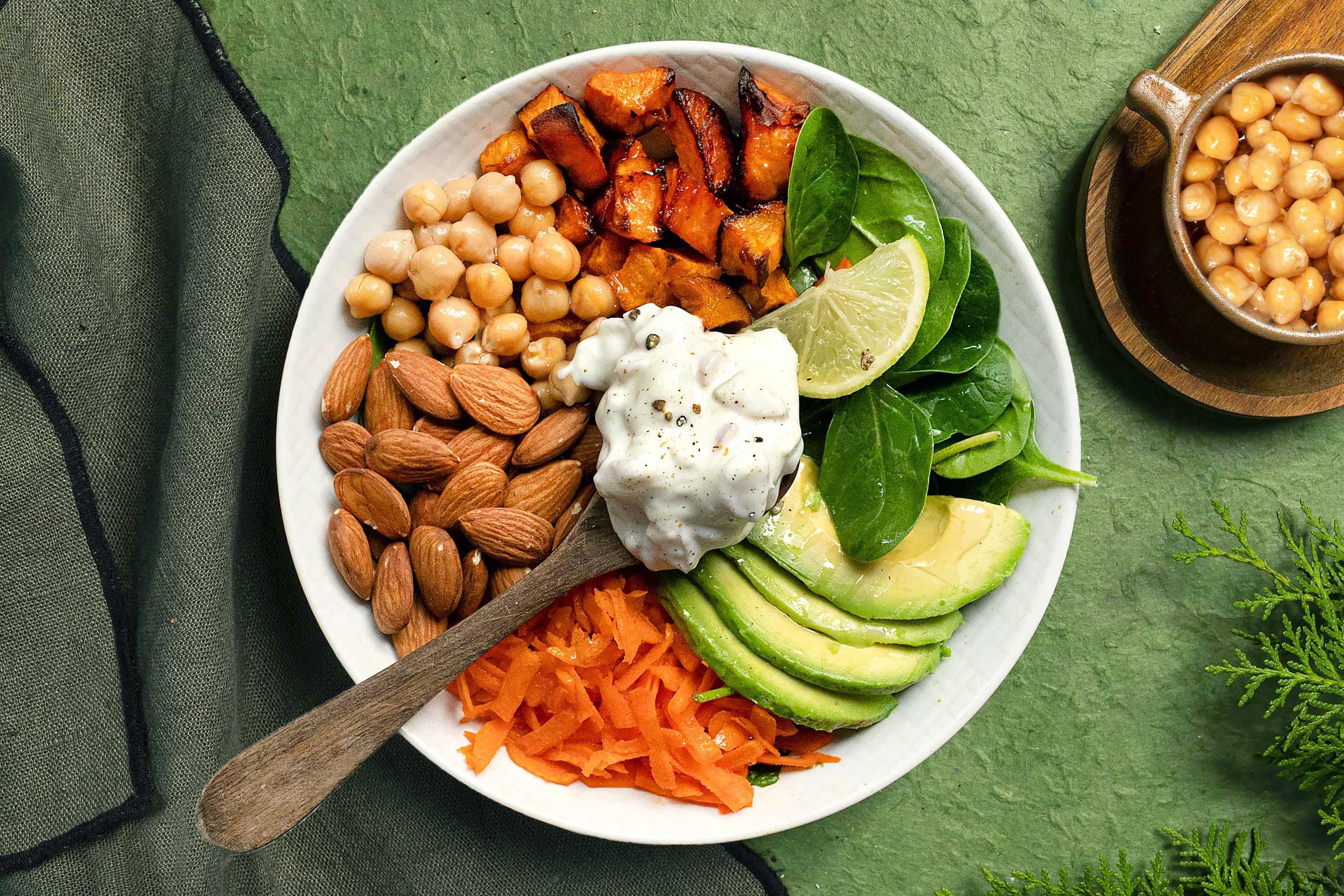 Bowl de patates douces, amandes et pois chiches