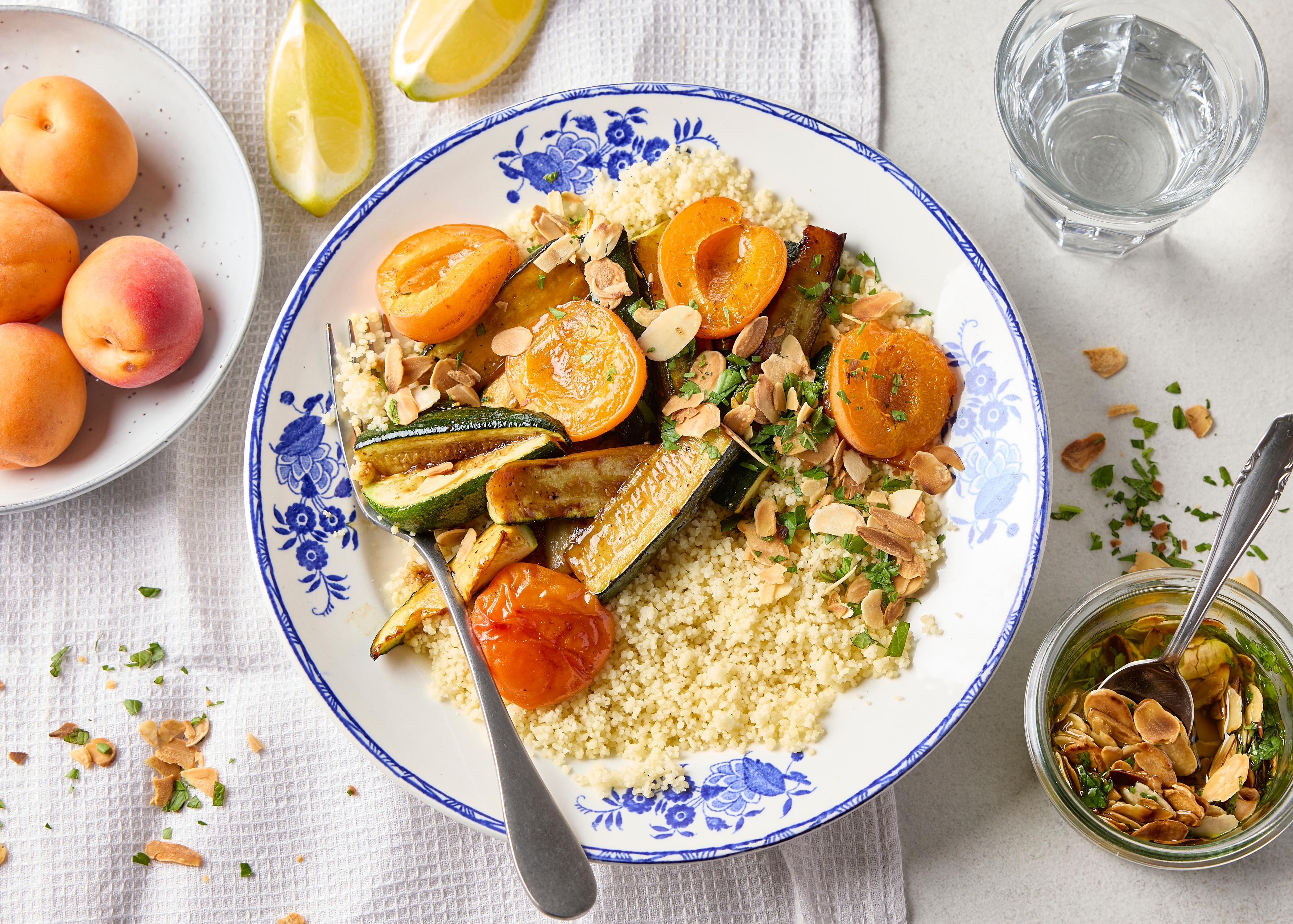 Couscous aux abricots grillés et courgette