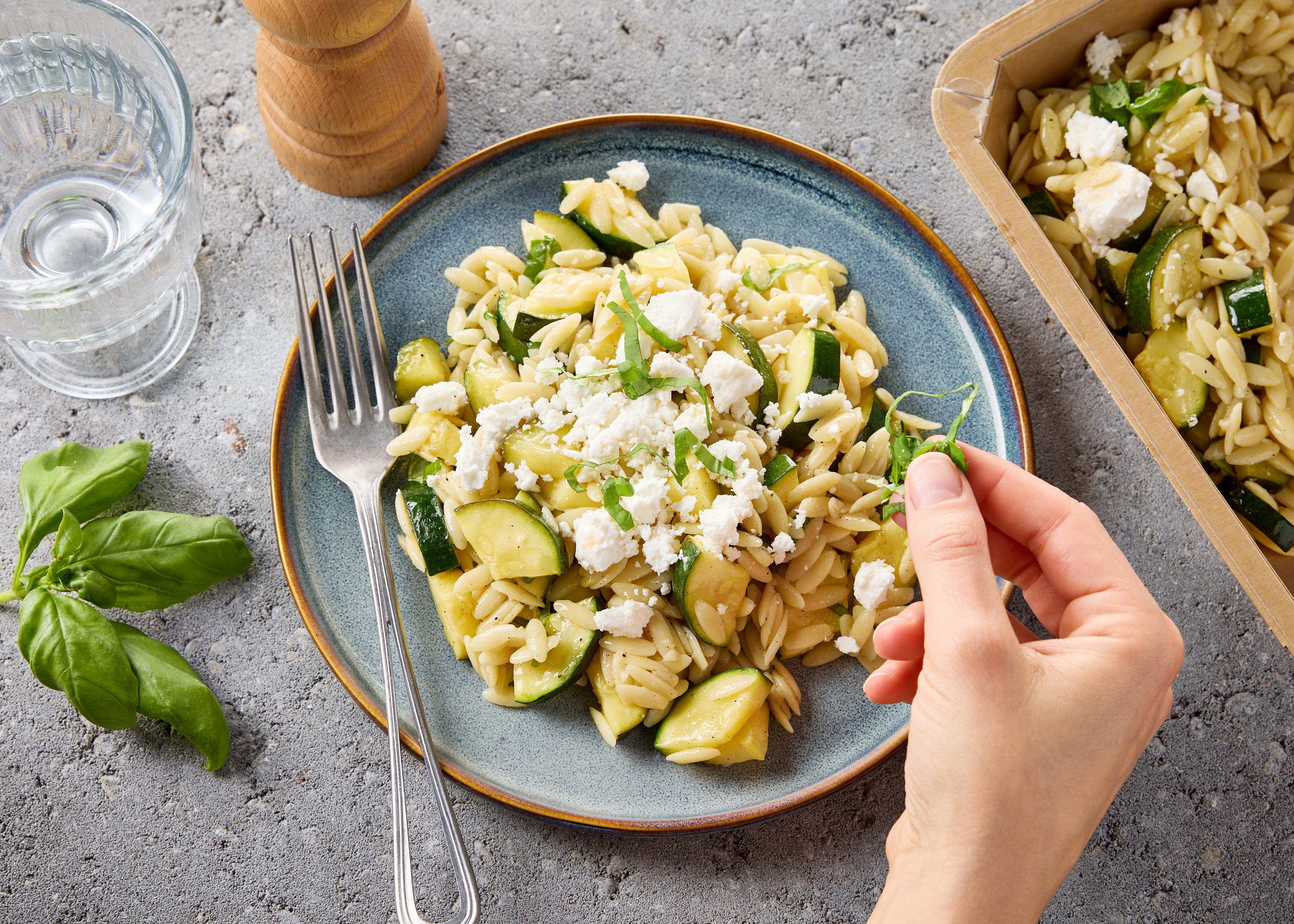 Orzo aux courgettes et feta (plat à réchauffer)