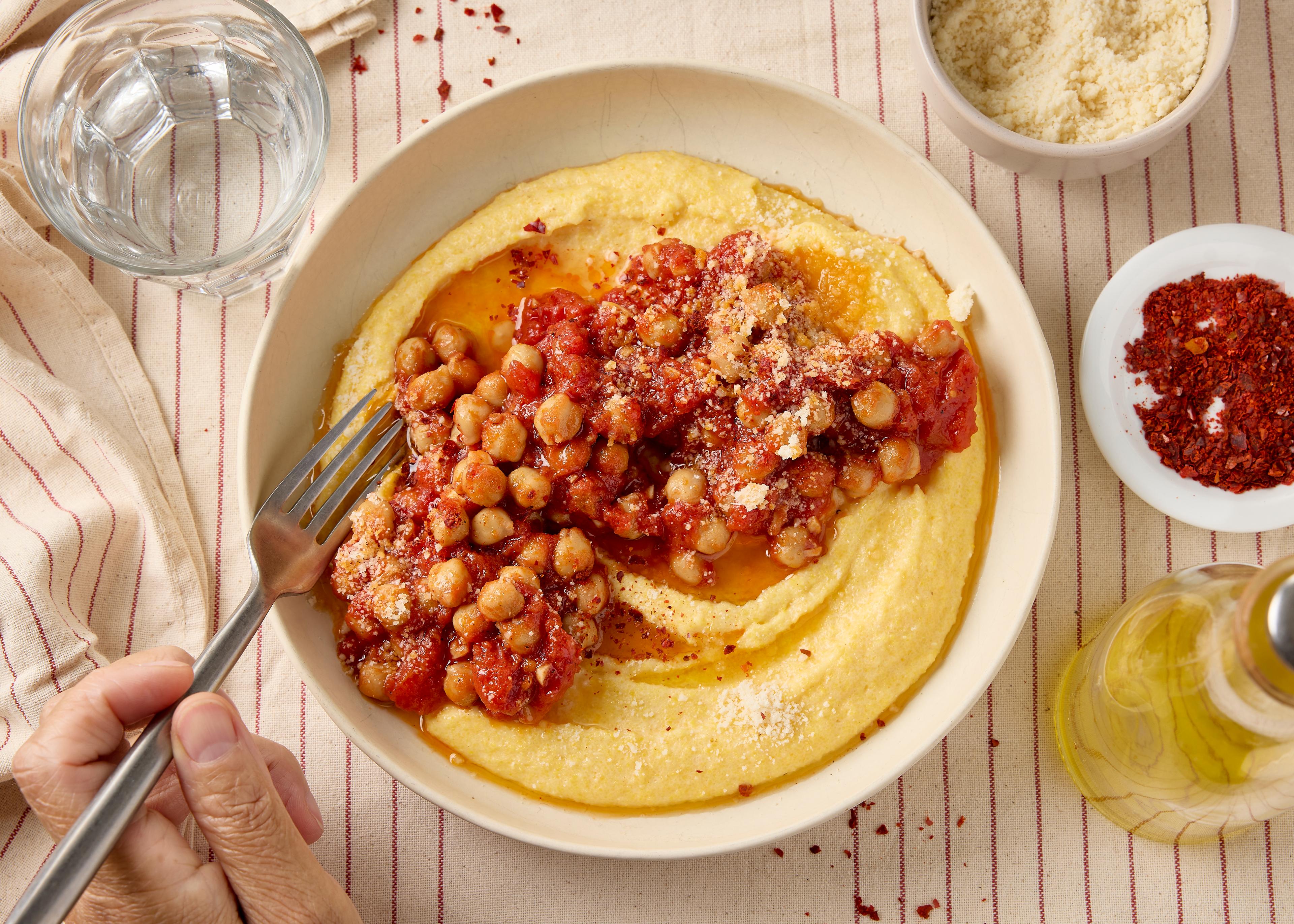 Pois chiches à l'arrabiata, polenta crémeuse